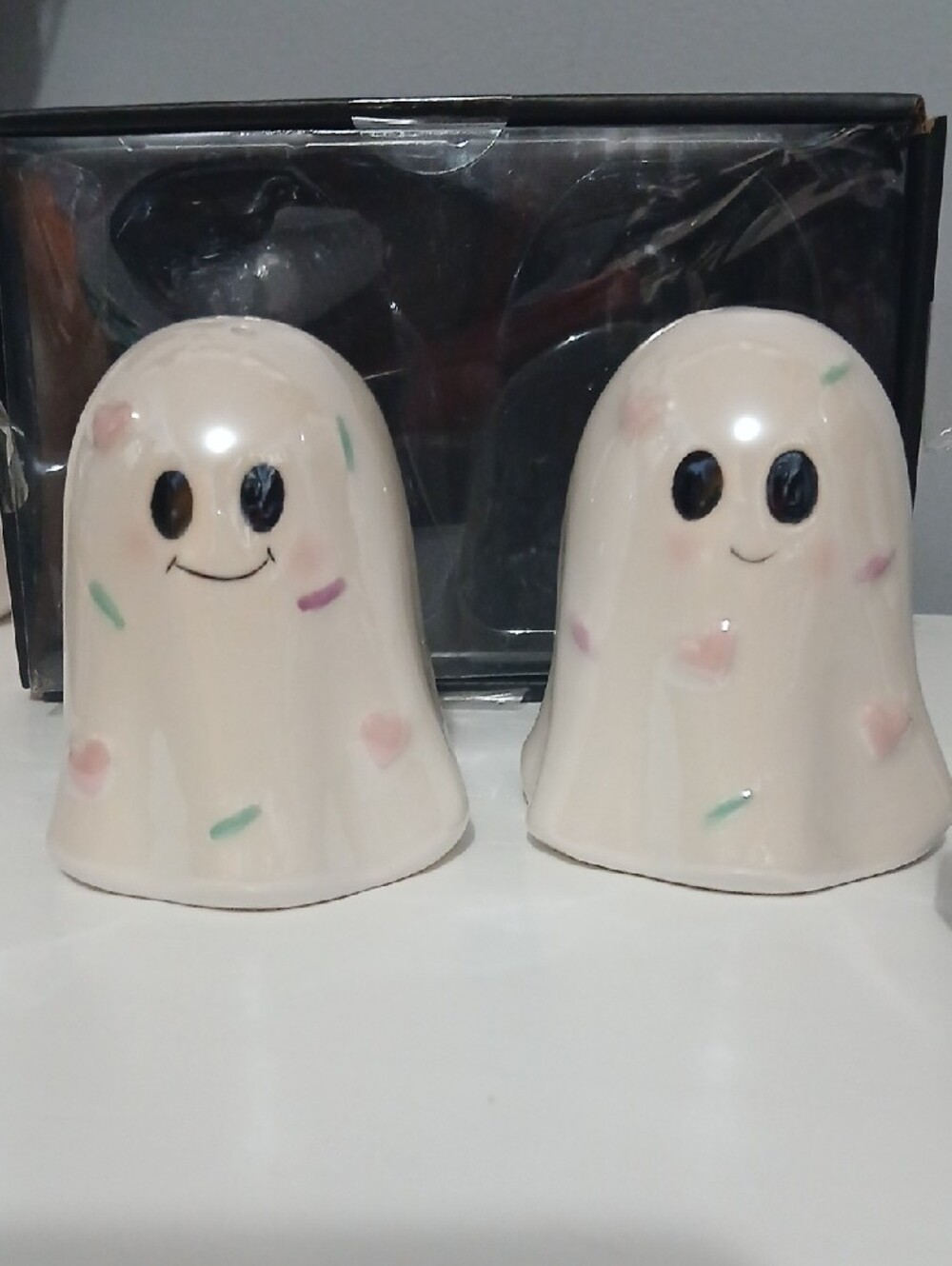 Cute Ceramic Ghost Salt & Pepper Shaker Set - White with Pastel Accents NIB - Picture 4 of 6